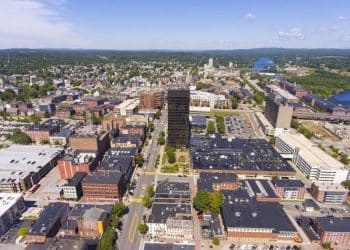 10 Famous Singers from New Hampshire