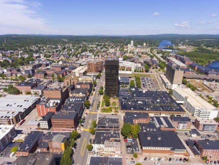 10 Famous Singers from New Hampshire