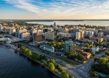 10 Famous Singers from Wisconsin