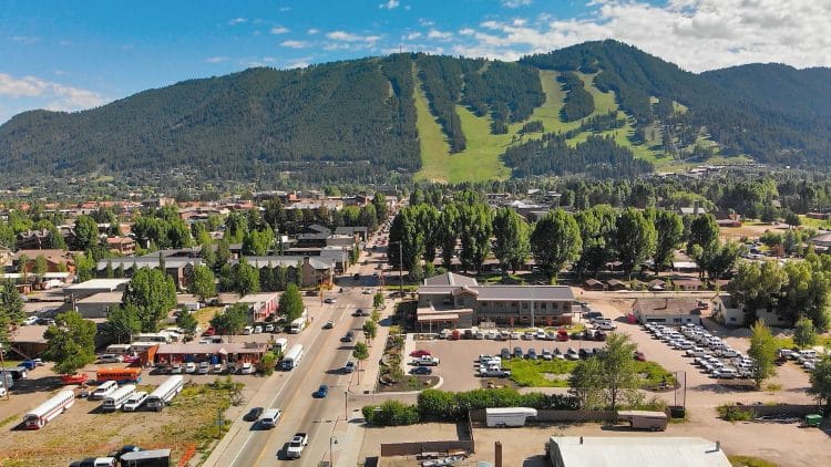 10 Famous Singers from Wyoming