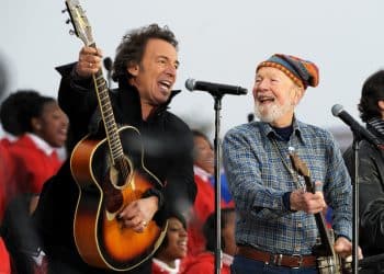 15 Best Folk Music Singers of All Time