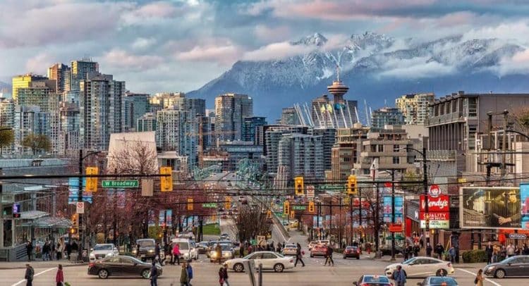 10 Famous Singers from Canada