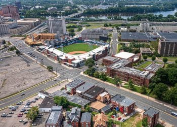 10 Famous Singers from Connecticut