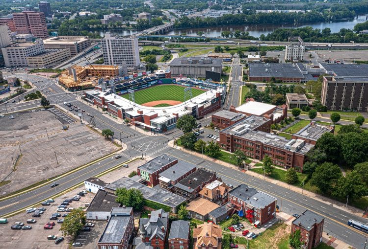 10 Famous Singers from Connecticut