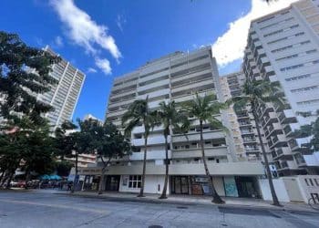 10 Famous Singers from Hawaii