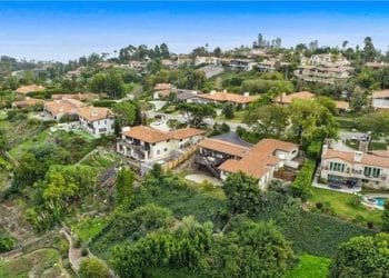 10 Famous Singers from Maryland