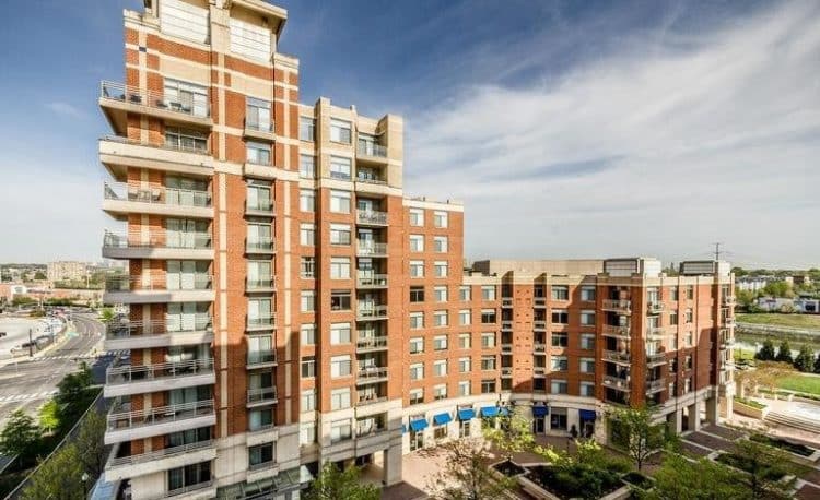 10 Famous Singers from Virginia