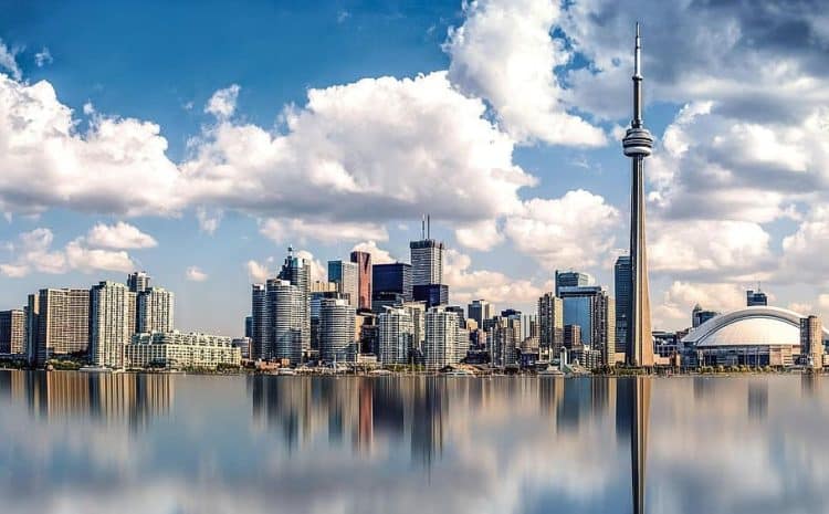 10 Famous Singers from Canada