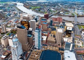 10 Famous Singers from Connecticut