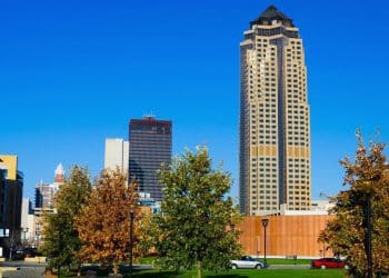 10 Famous Singers from Iowa