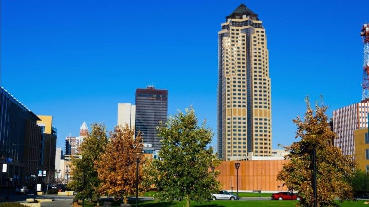 10 Famous Singers from Iowa