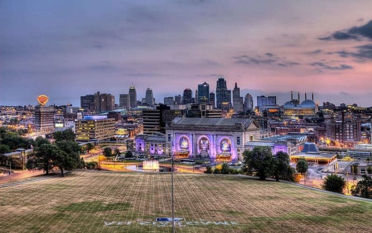 10 Famous Singers from Kansas