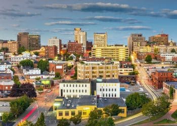 10 Famous Singers from Maine