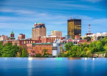 10 Famous Singers from New Hampshire