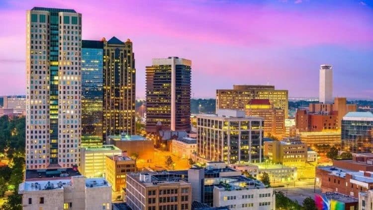 10 Famous Singers from Alabama