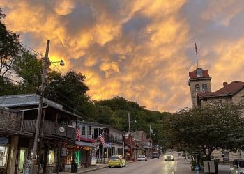 10 Famous Singers from Arkansas