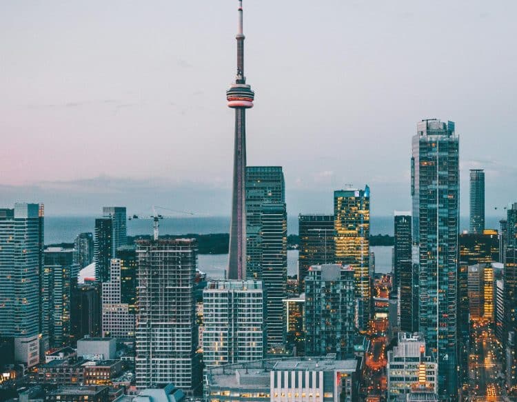 10 Famous Singers from Canada