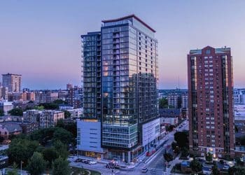 10 Famous Singers from Wisconsin