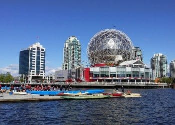 10 Famous Singers from Canada