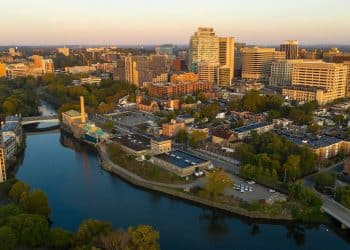 10 Famous Singers from Delaware