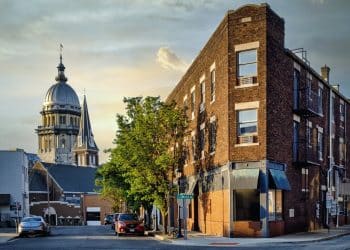 10 Famous Singers from Illinois