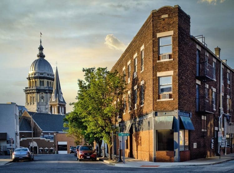 10 Famous Singers from Illinois