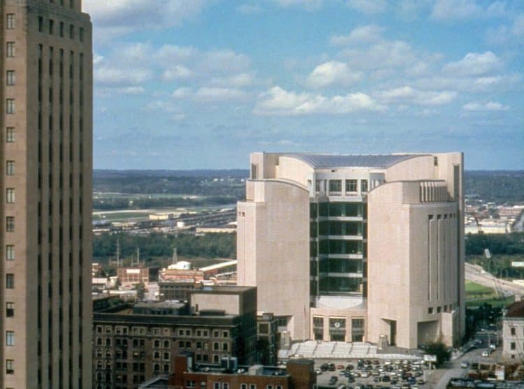 10 Famous Singers from Kansas