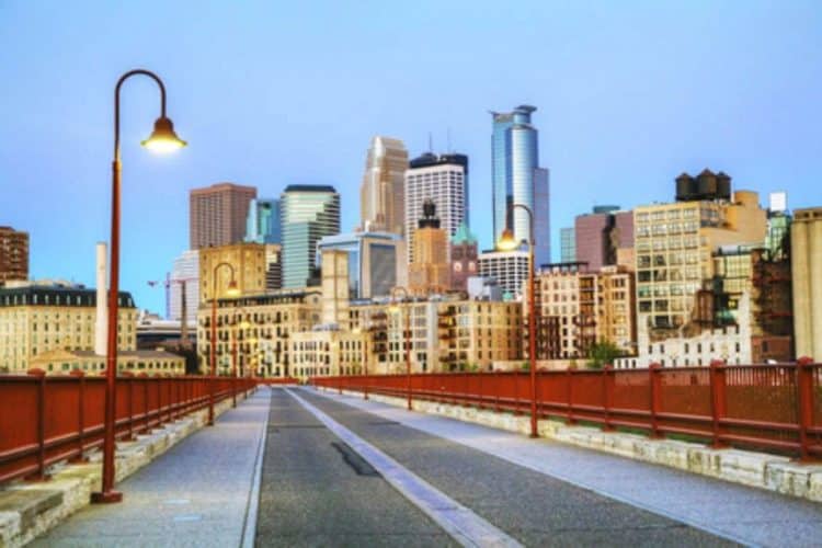 10 Famous Singers from Minnesota