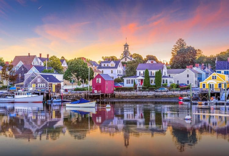 10 Famous Singers from New Hampshire