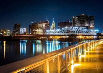 10 Famous Singers from New Jersey