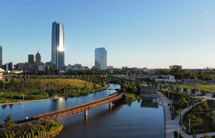 10 Famous Singers from Oklahoma