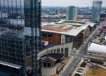 10 Famous Singers from Tennessee