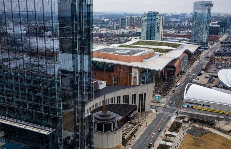 10 Famous Singers from Tennessee