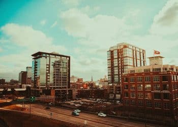 10 Famous Singers from Arkansas