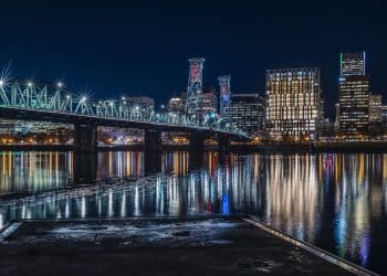 10 Famous Singers from Oregon