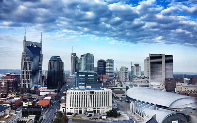 10 Famous Singers from Tennessee