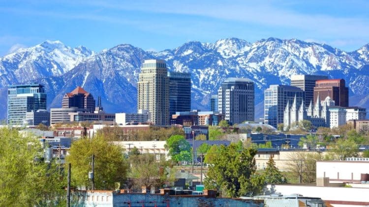 10 Famous Singers from Utah