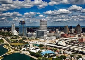 10 Famous Singers from Wisconsin