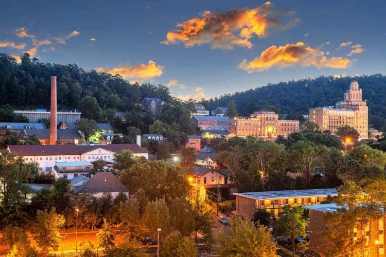 10 Famous Singers from Arkansas