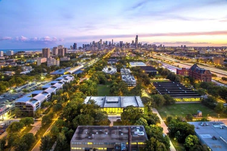 10 Famous Singers from Illinois