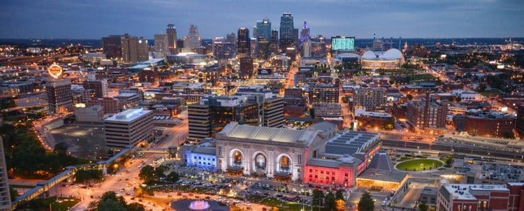 10 Famous Singers from Kansas