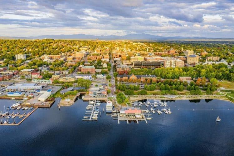 10 Famous Singers from Vermont