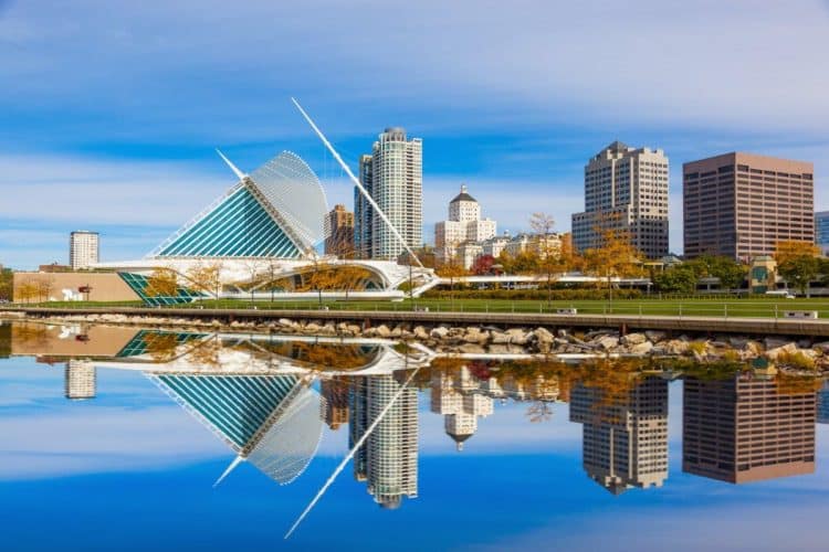 10 Famous Singers from Wisconsin