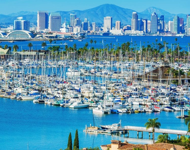 10 Famous Singers from California