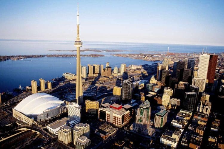 10 Famous Singers from Canada