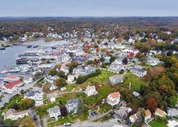 10 Famous Singers from Maine