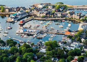 10 Famous Singers from Massachusetts