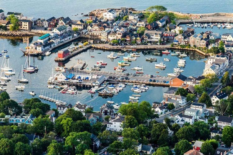 10 Famous Singers from Massachusetts