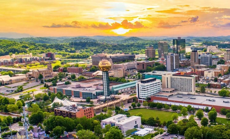 10 Famous Singers from Tennessee