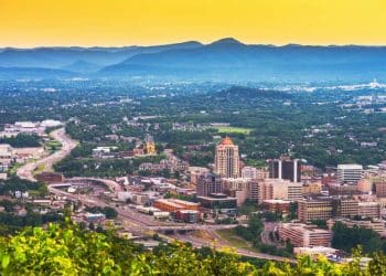 10 Famous Singers from Virginia